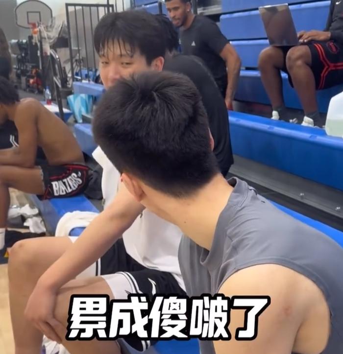 半岛体育入口-杨瀚森郭昊文美国见面！两人互相调侃，郭昊文寄语，事后合影留念