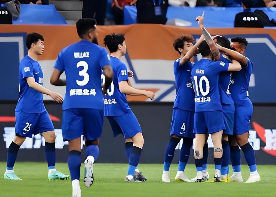 半岛体育官网-武汉三镇本土首笔重量级签约官宣！曾是上港主力国脚，值得期待